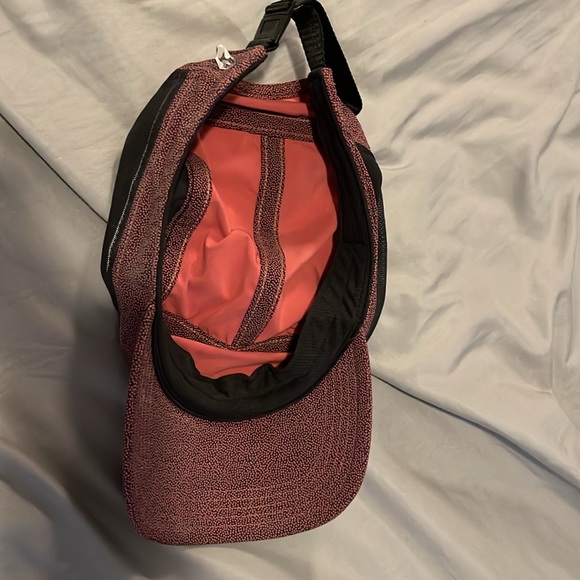 Lululemon surge run hat pebbleshire fireside red. - Picture 15 of 15